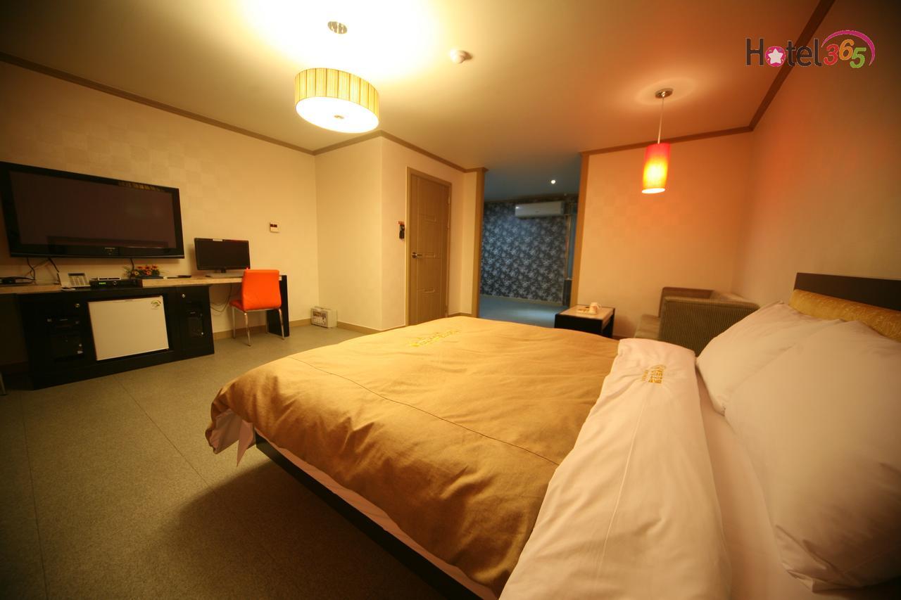 Chuncheon Myeongdong Hotel Buitenkant foto