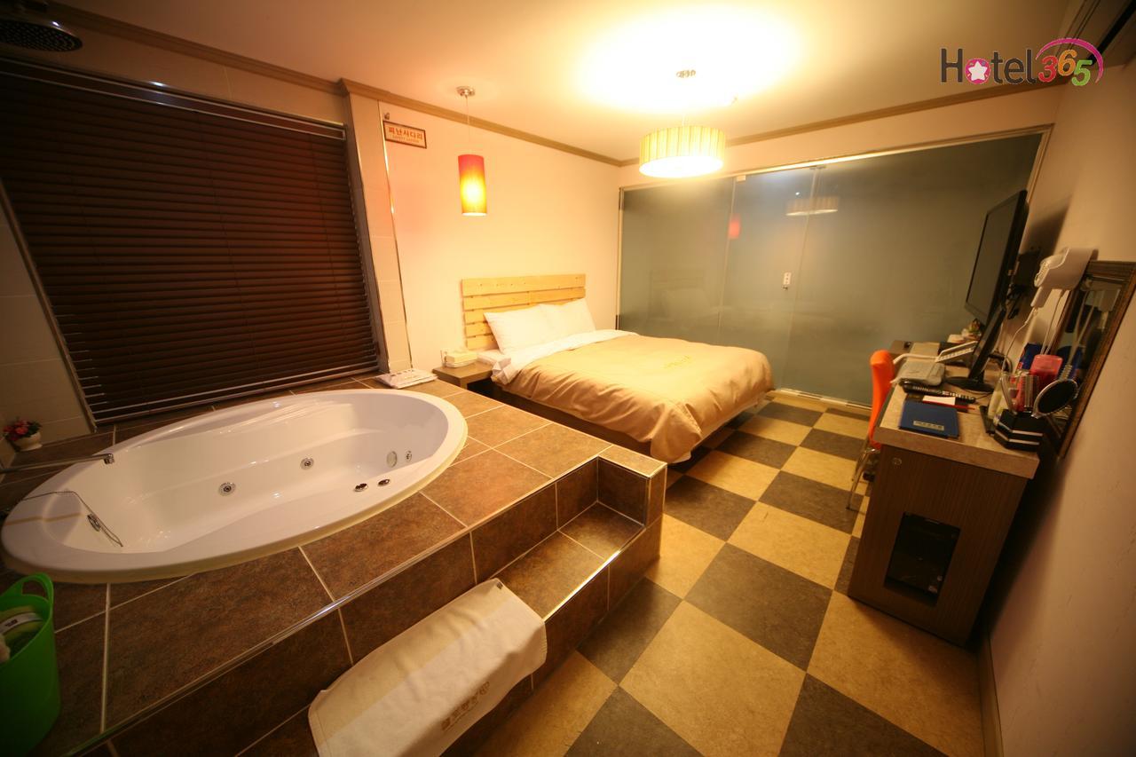 Chuncheon Myeongdong Hotel Buitenkant foto