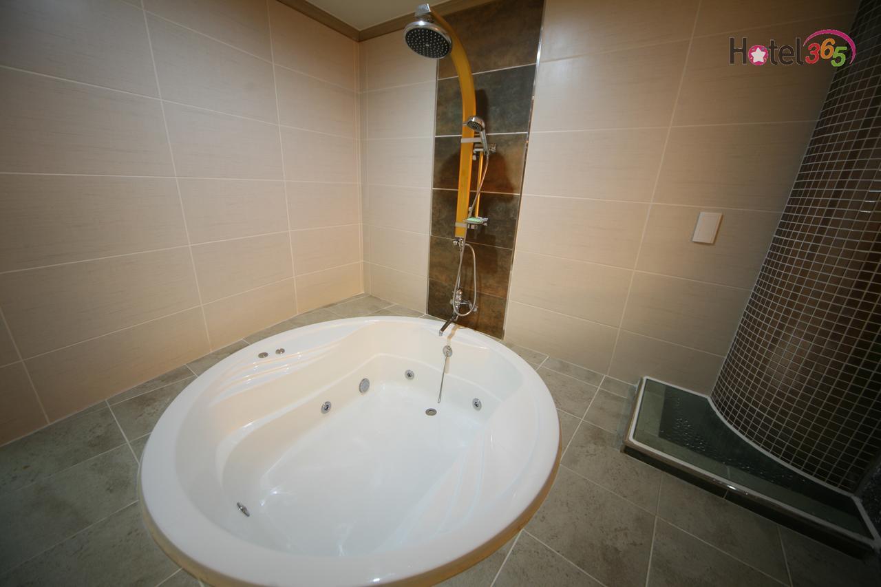 Chuncheon Myeongdong Hotel Buitenkant foto