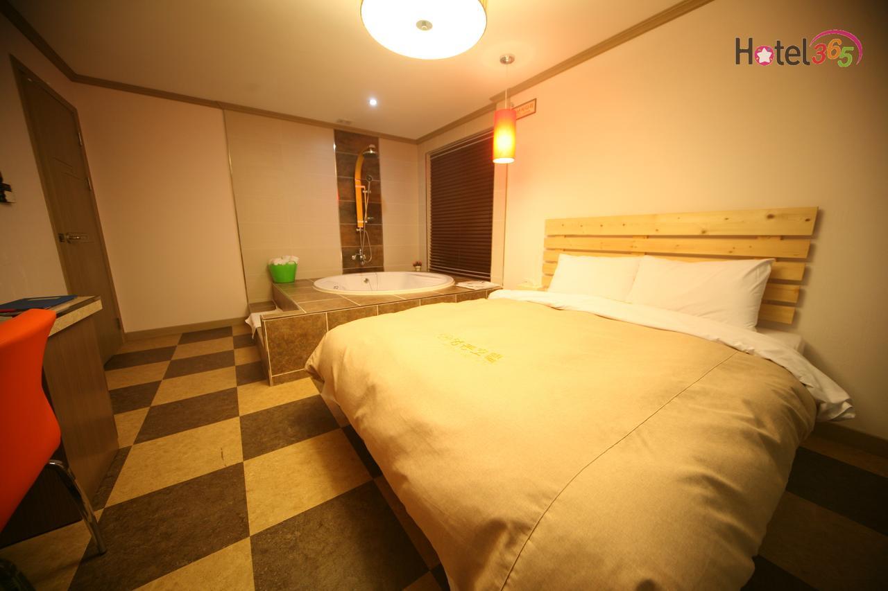 Chuncheon Myeongdong Hotel Buitenkant foto