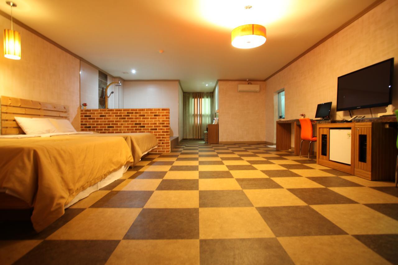 Chuncheon Myeongdong Hotel Buitenkant foto