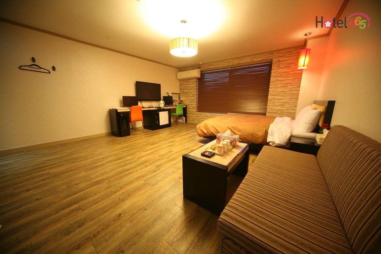 Chuncheon Myeongdong Hotel Buitenkant foto