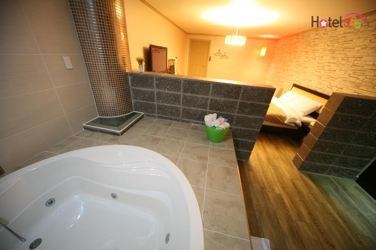 Chuncheon Myeongdong Hotel Buitenkant foto