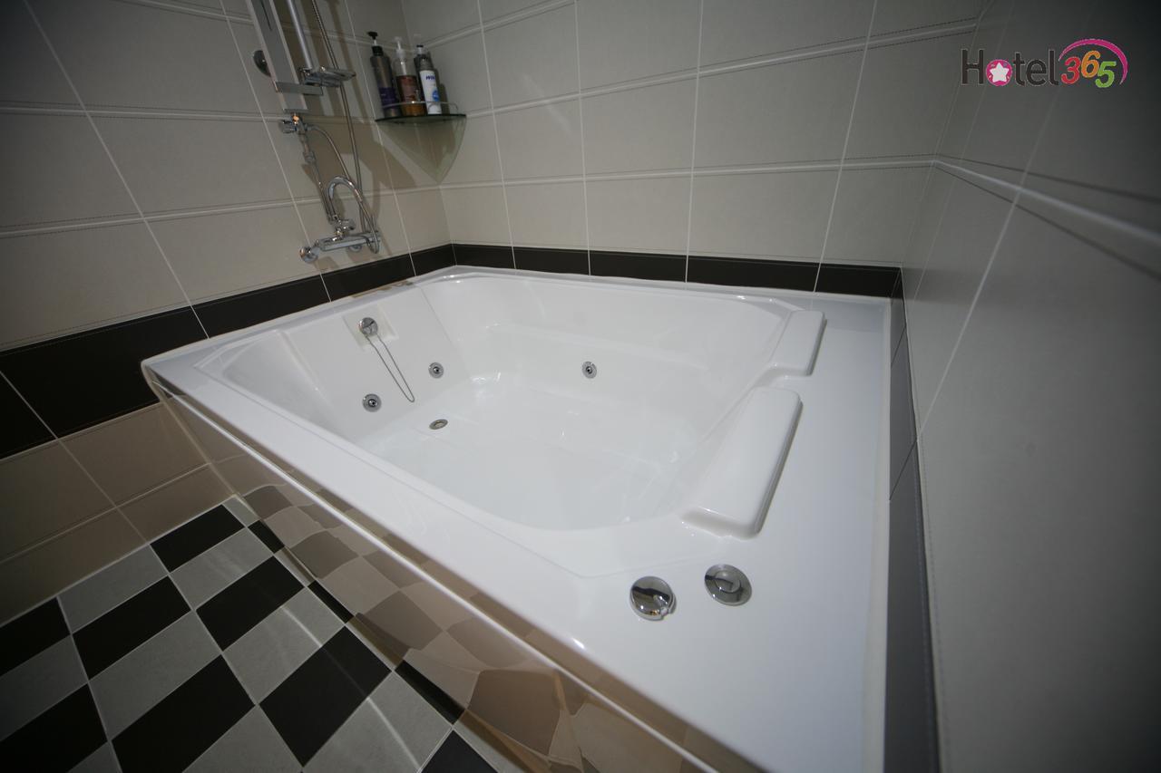 Chuncheon Myeongdong Hotel Buitenkant foto