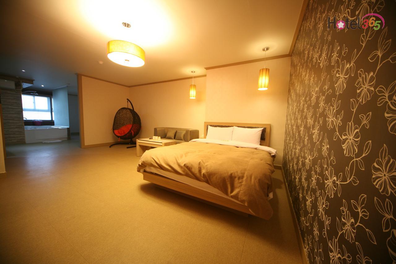 Chuncheon Myeongdong Hotel Buitenkant foto