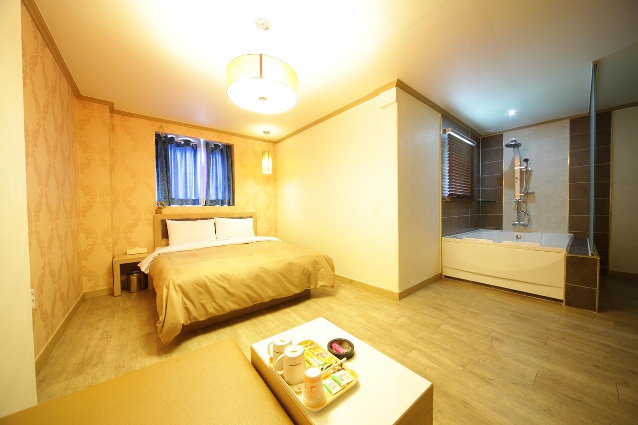 Chuncheon Myeongdong Hotel Buitenkant foto